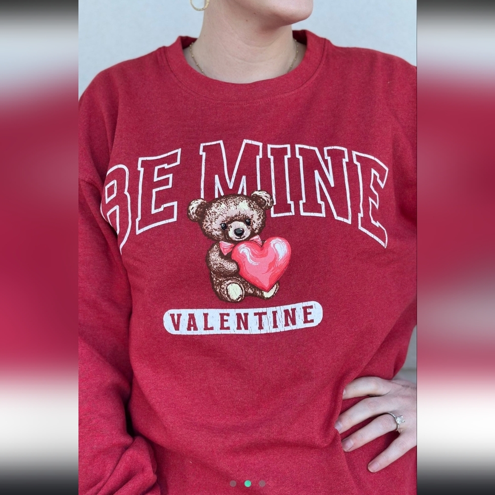 EUC Simply Southern "Be Mine🐻🩷🤍Valentine Crewneck Sweatshirt" Red❤️ Sz XS-S - Picture 2 of 12